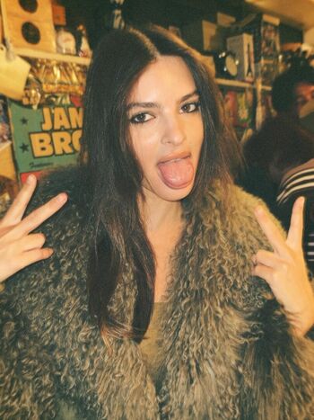 Emily Ratajkowski