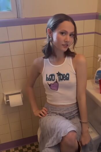 Iris Apatow