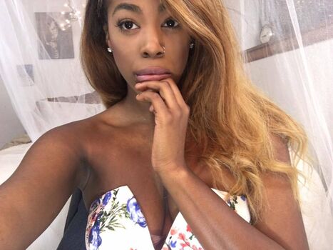 Naomi Simone